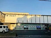 京都銀行藤森支店 1051m