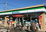 ファミリーマート練馬富士見台店 745m