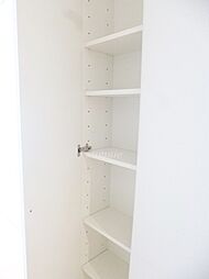 バスルーム前に棚がございます！