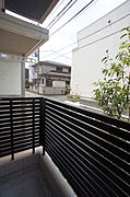 バルコニーがあるので洗濯物を太陽の下で干すことができます♪