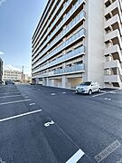 広々とした敷地内駐車場を完備しております♪♪
