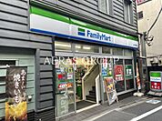 ファミリーマート目白駅西店 202m
