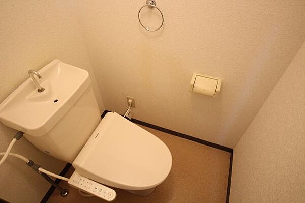 画像7:温水洗浄便座のトイレ