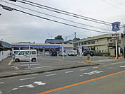 ローソン川西南花屋敷二丁目店 753m