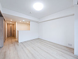 S-RESIDENCE北綾瀬awesome 4階2LDKのリビング/ダイニング