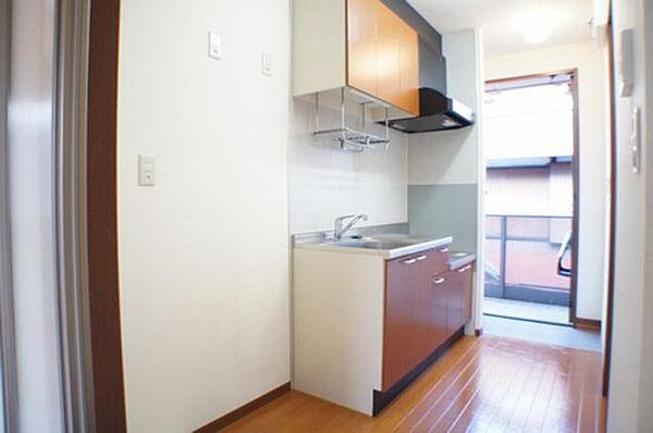 画像12:キッチン横にはスペースがあるので冷蔵庫など置けます♪