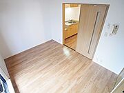 洋室は南向きで明るいです
