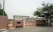 吹田市立山田第一小学校 633m