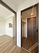 お部屋ぐらい広いウォークスルークローゼット^^
