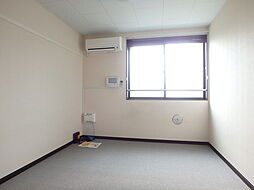 小田急小田原線 鶴川駅 バス5分 鶴川三丁目下車 徒歩2分の賃貸アパート 2階1Kのリビング/ダイニング