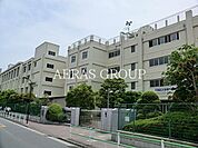 大田区立御園中学校 377m