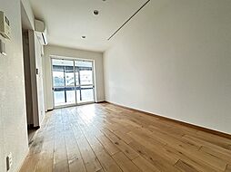 Gardens Flat 307 3階ワンルームのリビング/ダイニング