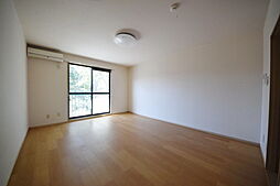 グリューネバルト 1階1Kのリビング/ダイニング