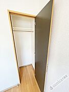 クローゼット完備・衣類の収納には困りません♪