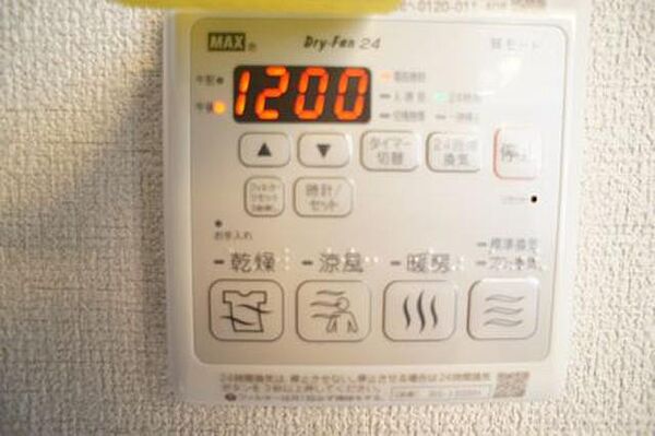 画像15:浴室乾燥機（夏は涼風、冬は暖房、換気、そして乾燥機能）家事も助かります