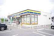 ミニストップ小山東城南店 393m
