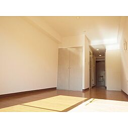 ピロ・ルシュリカ 3階ワンルームのリビング/ダイニング