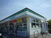 ファミリーマート川西中央店 602m
