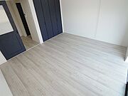 人気の白いフローリング採用
