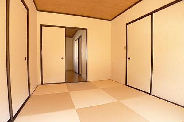 画像7:この度、和室はモダン畳にリニューアルしました。お休みの日はゆっくりこちらでお昼寝なんていかがですか！