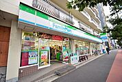 ファミリーマート阪南町二丁目店 293m