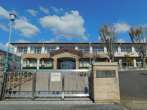 画像7:富士市立青葉台小学校 1293m