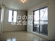 2面採光なので、明るく風通しのよい過ごしやすいお部屋です♪