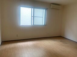 ドエル西 1階ワンルームのリビング/ダイニング