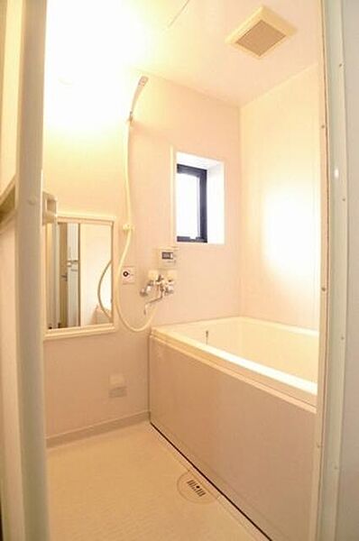 画像8:白を基調とした清潔感のある浴室です！