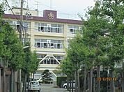 高岡市立高陵中学校 579m