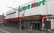 ヨークマート六会店 611m
