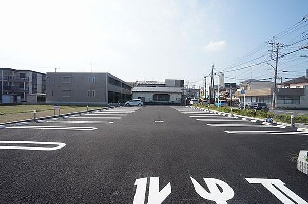 画像4:敷地内駐車場です(空き状況はお問合せください)