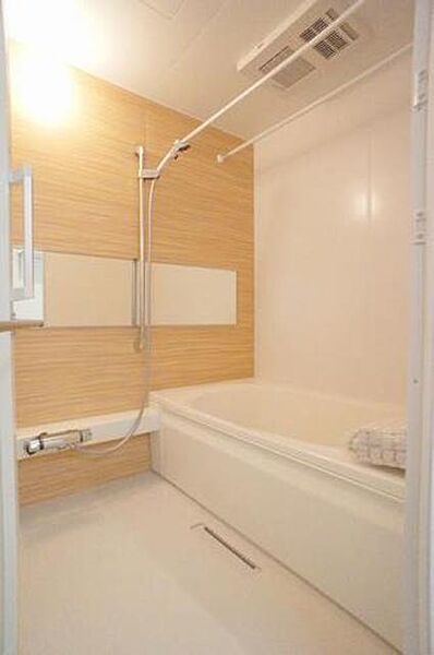 画像10:○一日の疲れを癒やす浴室○浴室乾燥暖房機能のついた浴室です。カビ抑制や洗濯物干しにも重宝します♪