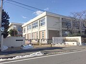 郡山市立薫小学校 785m