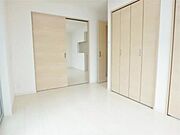 5.5帖の洋室です