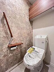 トイレには温水洗浄便座の設置がございます。