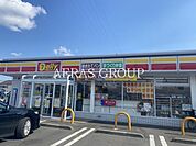デイリーヤマザキ足立西伊興2丁目店 377m