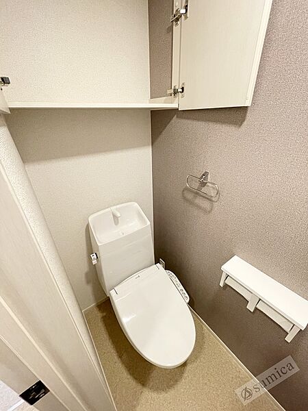 画像19:人気アイテムの温水洗浄便座。清潔感のあるトイレです。