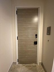 ＩＯＴ対応グラモロックを採用しております。ホテルライク仕様の為共用部分も室内になってますので、雨・雪の日も安心です。