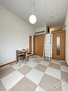 折りたたみができるテーブルは使い勝手良いです。
