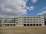 豊中市立桜井谷東小学校 287m