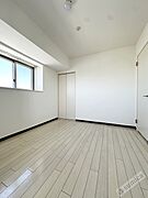 ホワイトベースで明るい内装♪
