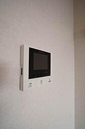 来訪者の顔が見えて安心！カラーモニターホンを設置しております。