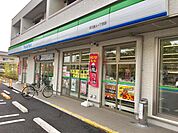 ファミリーマート足立舎人一丁目店 940m