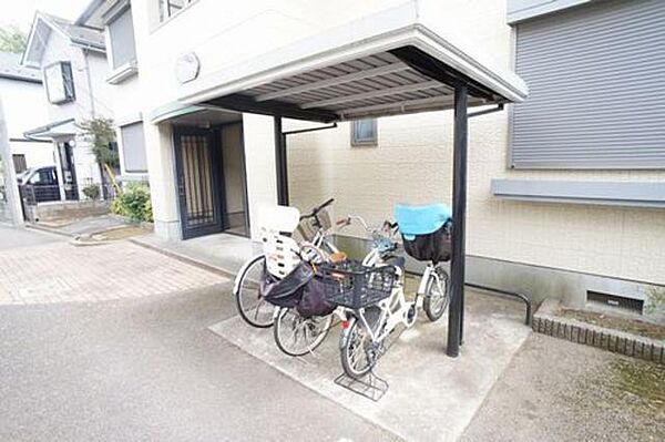 画像2:居住者専用の自転車置場は屋根付きです。雨が降っても大切な自転車の雨避けになります☆