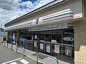 セブンイレブン鹿王院駅前店 525m