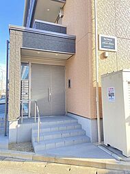共用玄関はオートロック仕様なので、安心・安全なシャーメゾンライフをお送りください♪