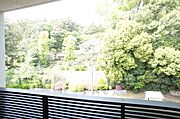 お部屋前には緑があるので、心癒されますね☆