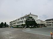 桶川市立桶川小学校 332m