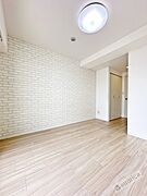 落ち着いて過ごせるお部屋、寝室にはピッタリでないでしょうか。